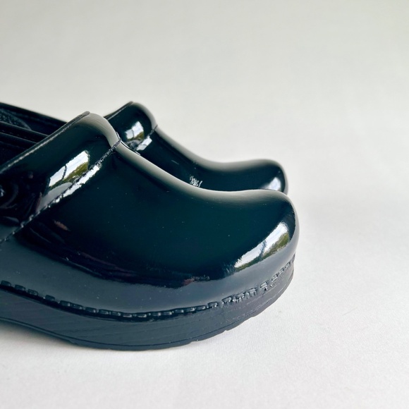 Dansko Black Patent Leather Clogs size EUR 38, US 7.5 - Picture 16 of 16